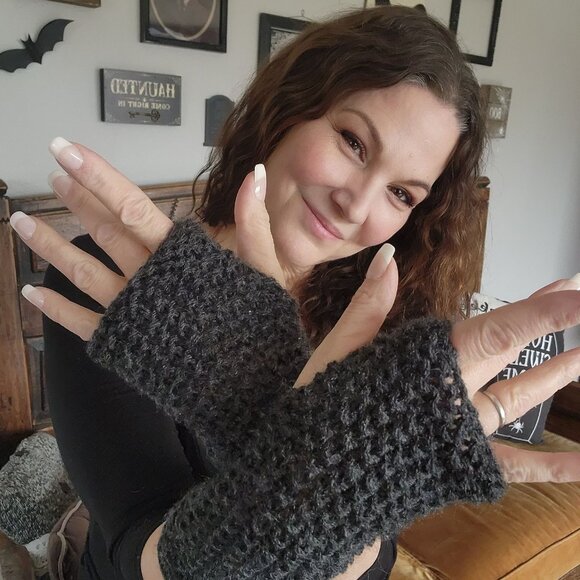 Hand Knit Fingerless Gloves, Armwarmers in Gray Yarn, Womens "Twilight Cloud", - Picture 9 of 13